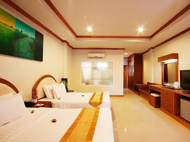 Blue Beach Club & Resort Patong Exterior photo