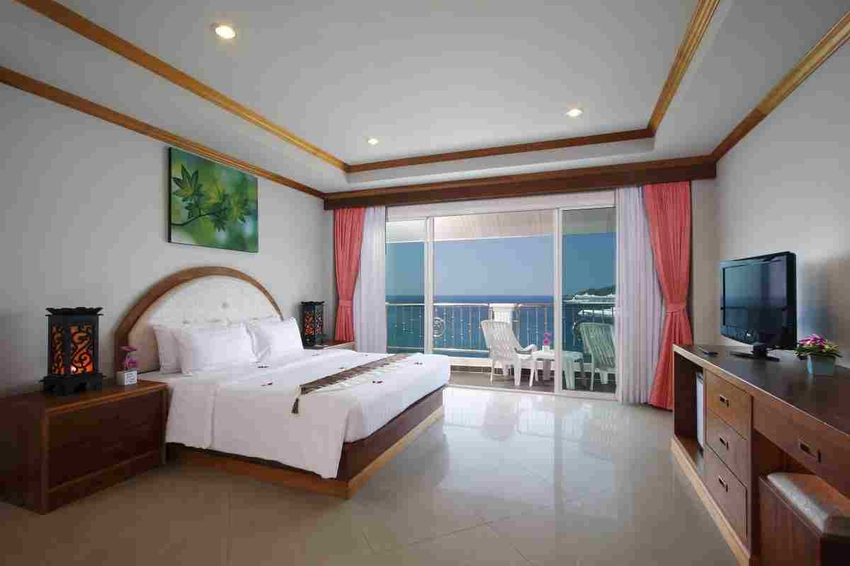 Blue Beach Club & Resort Patong Exterior photo