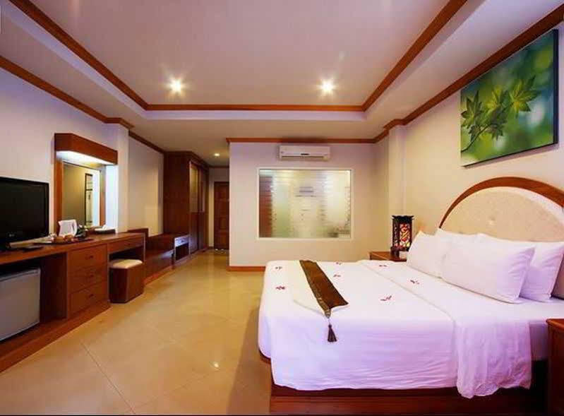 Blue Beach Club & Resort Patong Exterior photo